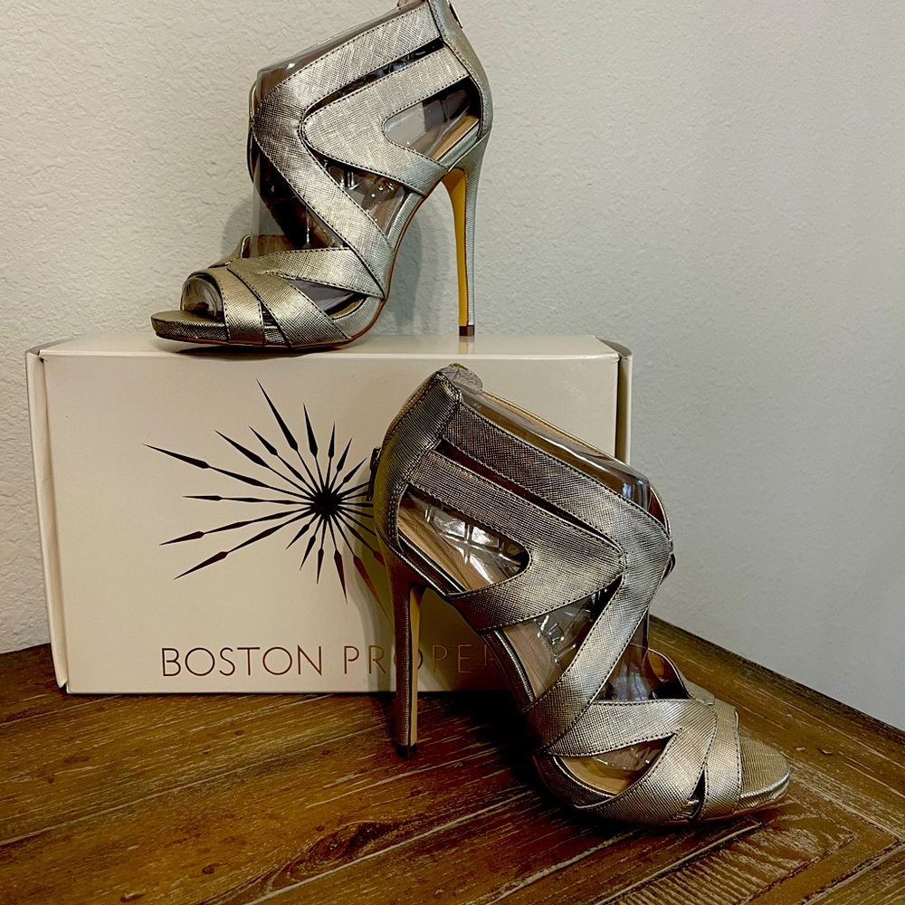 Brand new Boston Proper sandel/heel.